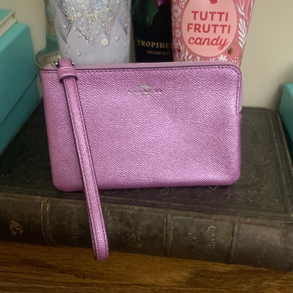 Coach Purple Wristlet Wallet new giftable - Picture 1 of 4